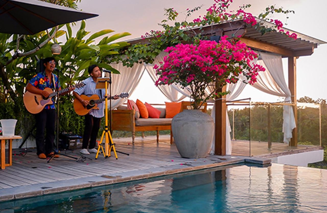 Goya Boutique Resort Ubud Esterno foto The Deck at The Village