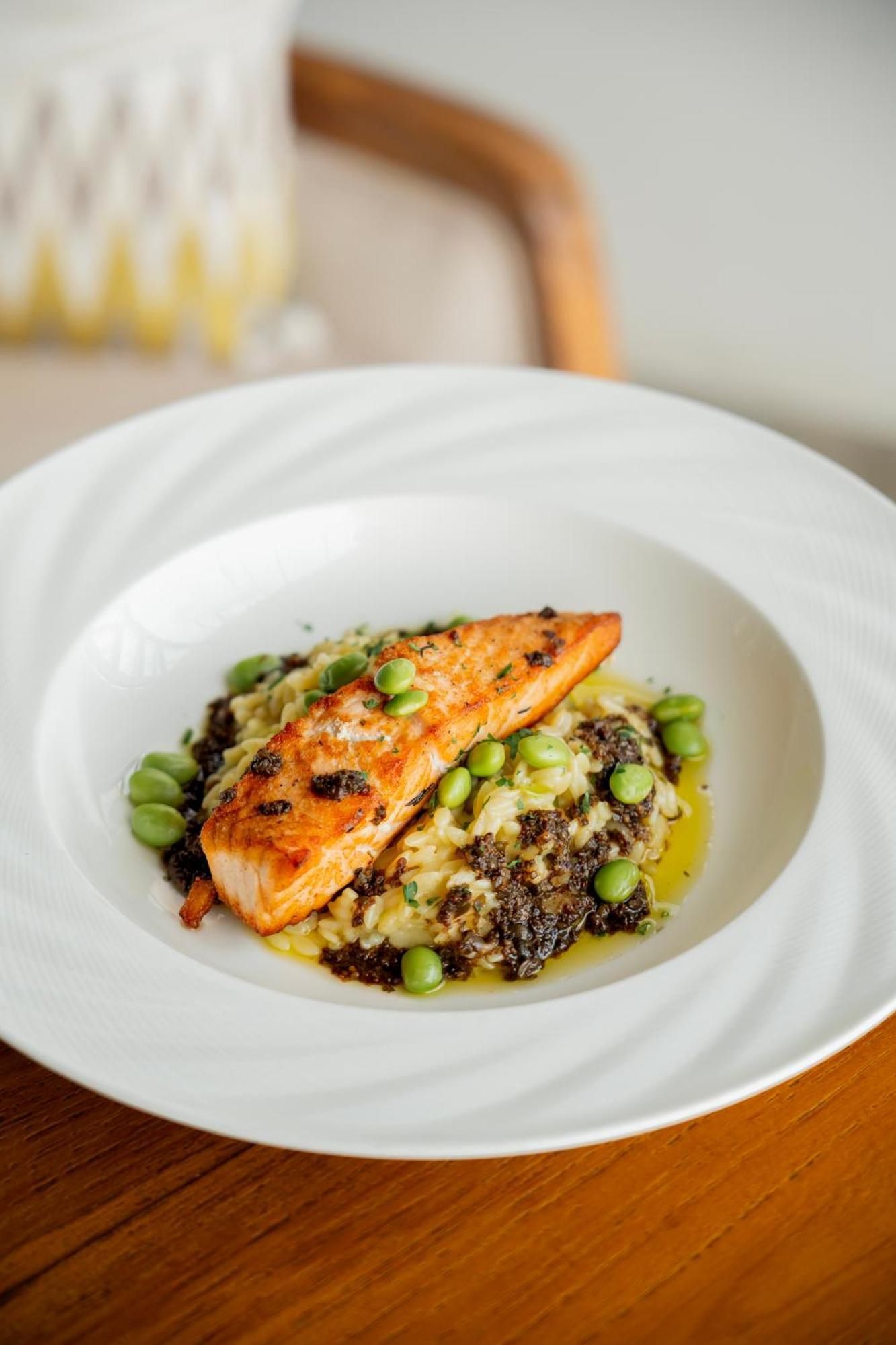 Goya Boutique Resort Ubud Esterno foto Salmon with quinoa