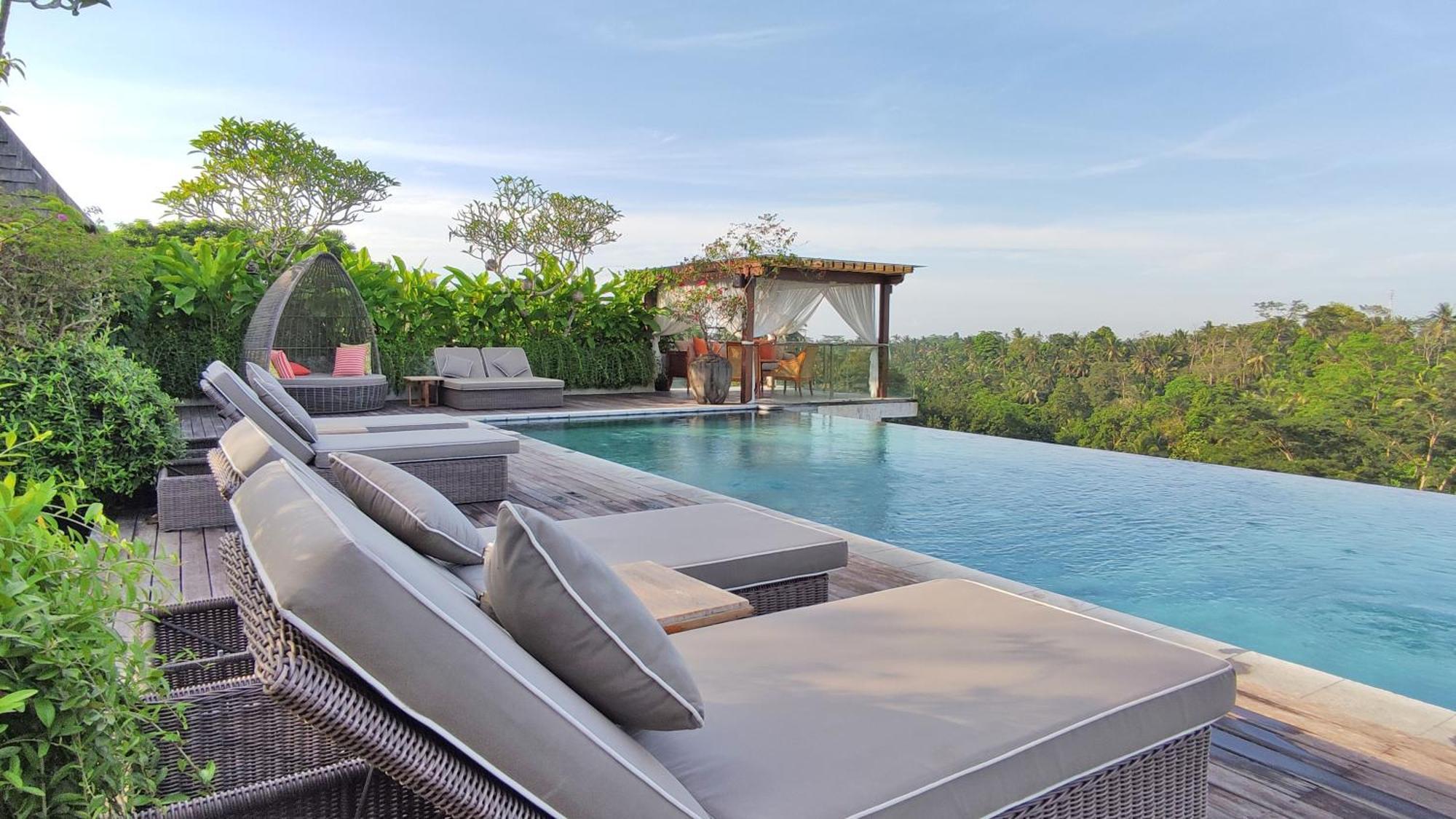 Goya Boutique Resort Ubud Esterno foto Infinity pool at a resort in Bali, Indonesia